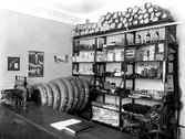 Interiör från motoraffär på Hamnplan, 1930-tal