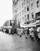 Första Maj-tåg på Storgatan, 1951