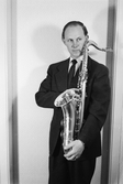 Man med saxofon, augusti 1952