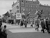 Första Maj-tåg på Rudbecksgatan, 1951-05-01