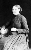 Kvinna svart klänning, 1880-tal