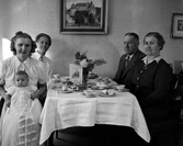 Kaffebjudning vid barndop hos familjen Hedberg, 1951-09-09