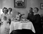 Kaffebjudning vid barndop hos familjen Hedberg, 1951-09-09
