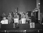 Stährings orkester spelar på musikerförbundets årsfest, 1954-04-16