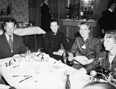 Fest på restaurang Atterlingska basarerna vid Stortorget, april 1952