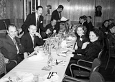 Fest på restaurang Atterlingska basarerna vid Stortorget, april 1952