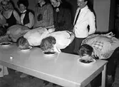 Ättävling vid maskerad på Norr, 1955