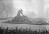 Novemberdimma vid statyn Befriaren i Centralparken, 1930-tal