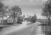 Vy mot Hardemo kyrka och skola, 1942