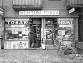 Entré till Mejstads tobak på Skolgatan, 1960-tal