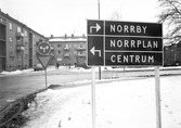 Vägskylt visar vägen Norr eller centrum, 1960-tal