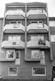 Många balkongen på hyreshuset Längbrotorg 2, 4, 1960-tal