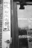 Reklamsskylt för tobaksaffär på Skolgatan, 1960-tal
