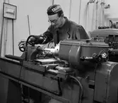 Svarvare på elverkets verkstad, ca 1949