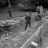 Män i kostym utför Kabeldragning, ca 1953