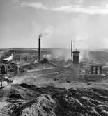 Gasledningen går under åkrar och skogar till gasverket, 1945