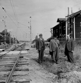 Män vid järnvägspår i Hidinge, 1938-08-29