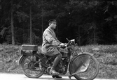 Man på motorcykel, 1930-tal