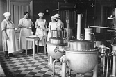 Kaffepaus i lasarettsköket , 1920-tal