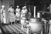 Kaffepaus i lasarettsköket , 1920-tal