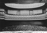 Bänkar och balkong på gamla teatern, 1930-tal