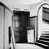Dörr och trapphus på gamla teatern, 1930-tal