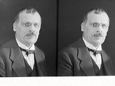 Två självporträtt av fotograf Gustaf Björkström år 1942, då han är 63 år.