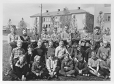 Klassfoto på Holmens skola. 1957-1958