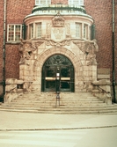 Porten till Post- och telegrafhuset, 1980-tal