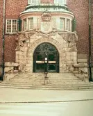 Porten till Post- och telegrafhuset, 1980-tal