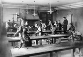 Lektion i metallslöjd på Engelbrektsskolan, 1925-1930