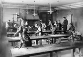 Lektion i metallslöjd på Engelbrektsskolan, 1925-1930
