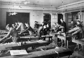 Lektion i träslöjd på Engelbrektsskolan, 1925-1930
