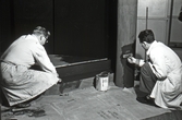 Dekorbygge inför teaterföreställning, 1970-tal