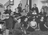 Blå bandförenings syförening spelar och sjunger, 1950-tal