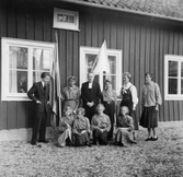 Deltagare i 4-H invigning vid Vintrosa kyrka, 1950-tal