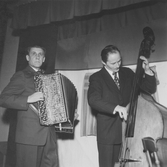 Musikanter på scen vid JUF:s 25-årsjubileum i Vintrosa, 1954