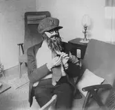 Utklädd kvinna på möhippa, 1950-tal