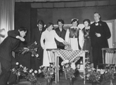 Skådespelare på scen på JUF:s 25-årsjubileum fest i Vintrosa, 1954