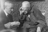Två äldre herrar funderar, 1960-tal