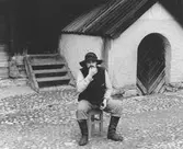 Skådespelare lägger in en snus, 1960-tal