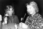 Tjejer med drinkar på Café Oscar, 1987