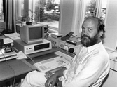 Man vid modern datautrustning, 1987