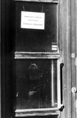 Lapp på Nämndhusets dörr, 1987