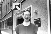 Kvinna vid försäkringskassan, 1988