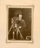 Självporträtt taget av Claes Adelsköld (1824-1907).