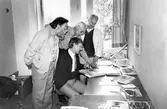 Förberedelser inför fotoutställning, 1987