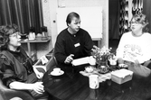 Städare tar rast vid kaffebord, 1988