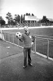 Kulturchef med fotboll på Eyravallen, 1988