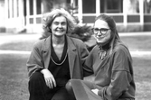 Två kvinnor från Tekniska lokalvårdsavdelningen, 1989